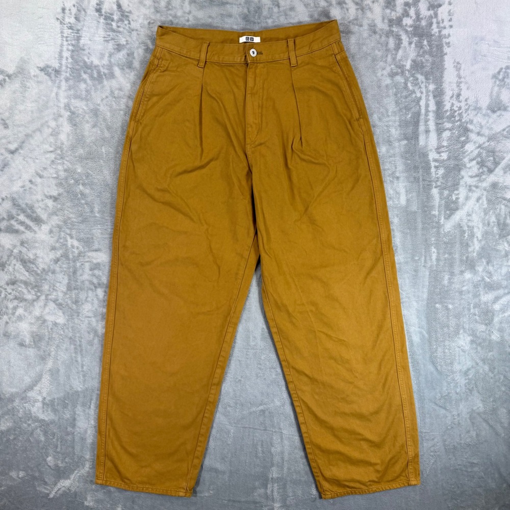 Relaxed Pleated Men's Jeans in Mustard